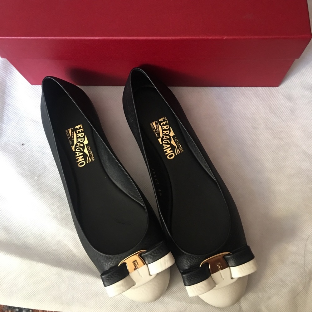Salvatore Ferragamo Varina Ballet Flats Black  7.5